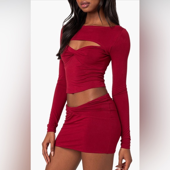 EDIKTED Lara Cut Out Twist Front Top in Burgundy Size M - Picture 2 of 7